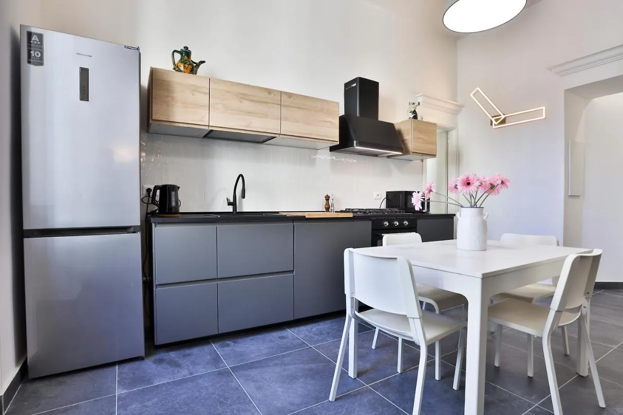 La Finestra Su Garibaldi Apartment Naples 0*,